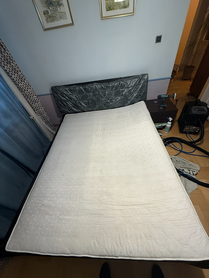 Czysty materac po usłudze prania tapicerki w Lublinie